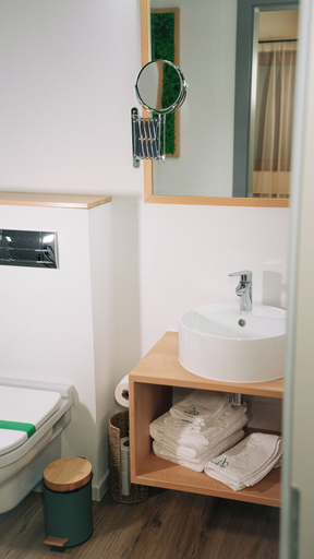 Bathroom 4, Nature Nest, Bran