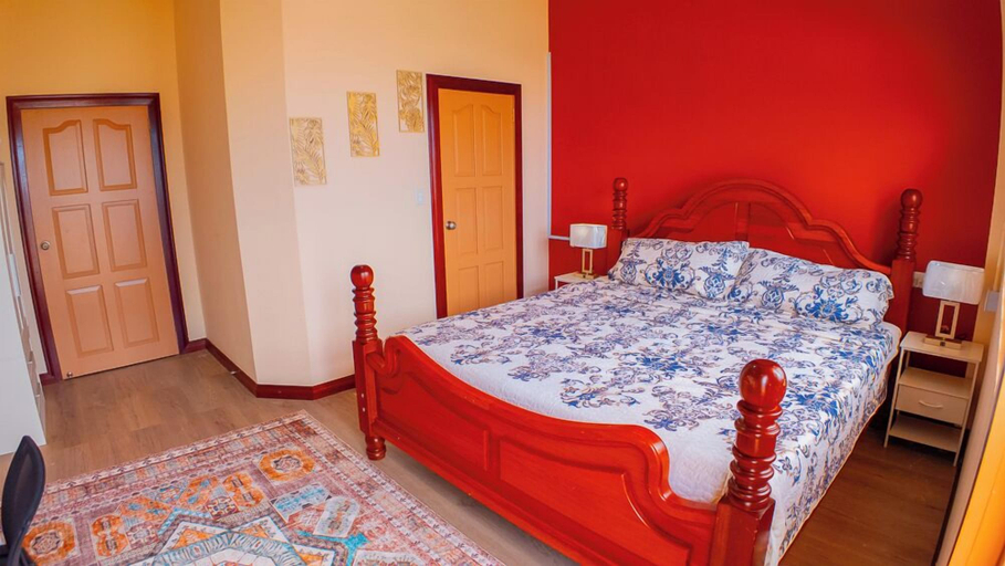 Room 4, MDG Suites, Uitvlugt / Tuschen