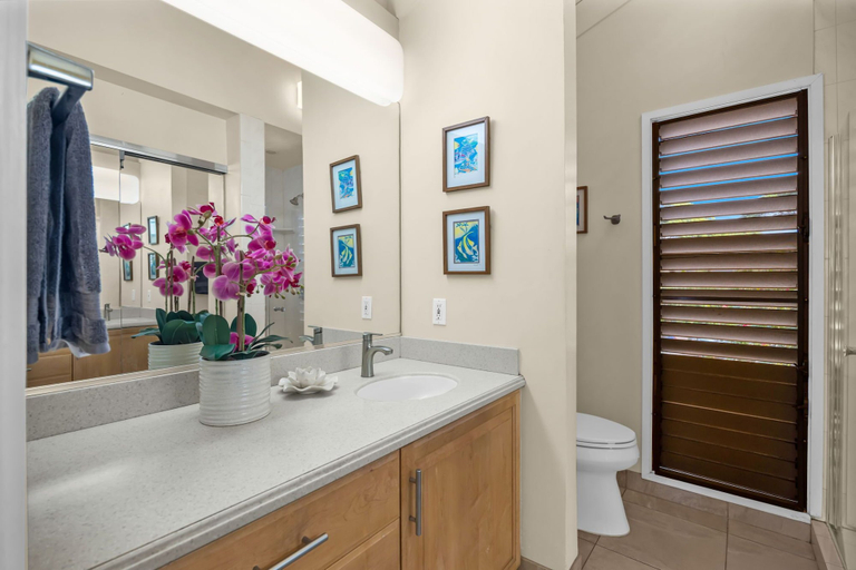 Bathroom 5, Luxurious Wailea Oceanview Resort Vistas, Maui