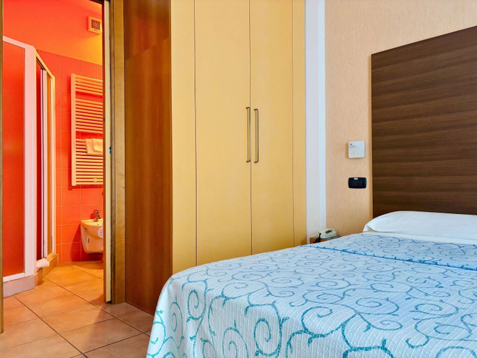 Bedroom 3, Hotel Rex - Fronte mare Riccione, Rimini