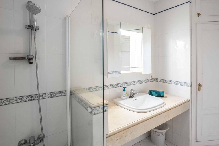 Bathroom 2, Villa Corrib, Málaga