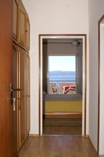 Others 5, Apartments by the sea Pisak, Omis - 1004, Omiš
