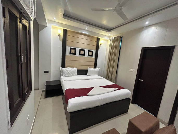 Room 2, Iris Stays, Delhi