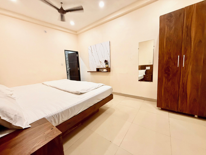 Room 4, Prime Located Hotel F T Palace, Ujjain
