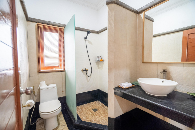 Bathroom 5, Kamayana Bali, Badung