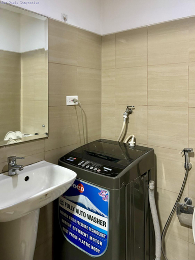 Bathroom 5, Shore Staycation, Pasay City