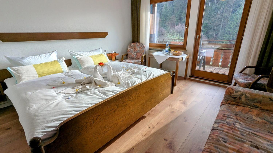Bedroom 4, Decker's Bio Hotel zum Lamm, Freudenstadt