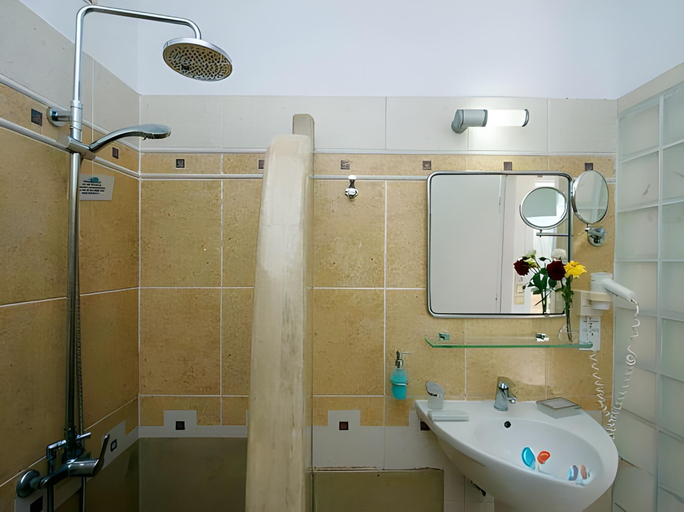 Bathroom 4, Theoxenia Caldera Hotel, South Aegean