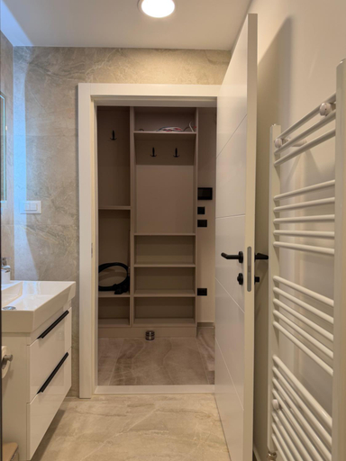 Bathroom 3, Residence 33, Sarajevo
