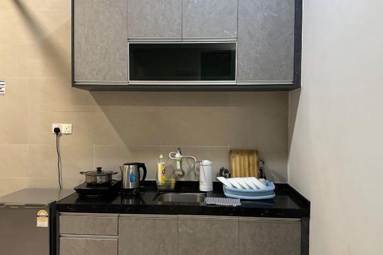 Private kitchen, Setia Tri-Suite(8) by Homey Planet, Pulau Penang