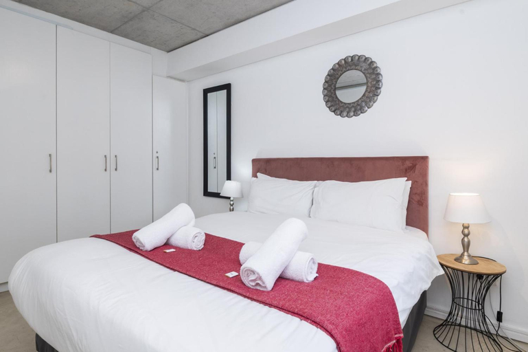 Bedroom 3, Sea and Sun-Table Mountain views Wifi Parking!, City of Cape Town