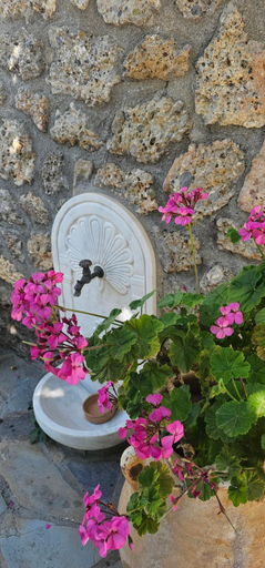 Others 4, Peloponnese Hideout - Traditional Stone House, West Greece