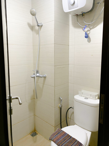 Bathroom 5, Smart Room at Gateway Pasteur Apartment, Bandung