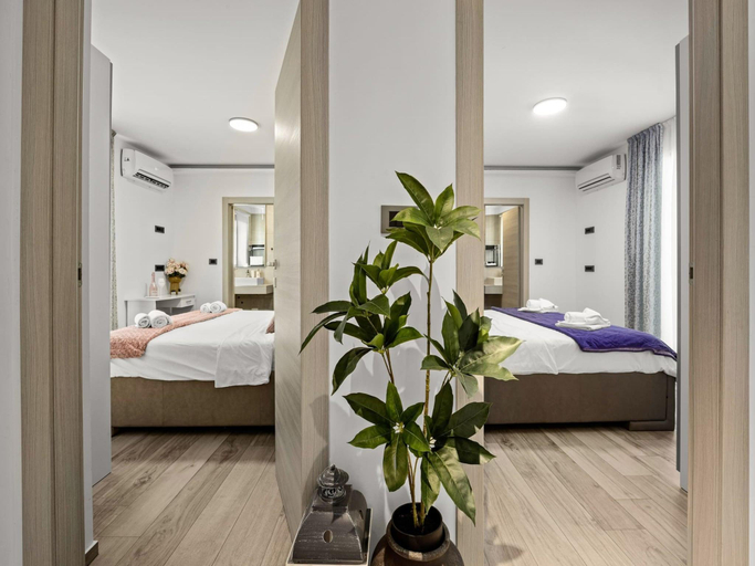 4, Villa with Private Illuminated Pool, Pula