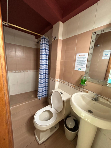 Bathroom 4, Hostal Sir Francis Drake, Santa Cruz
