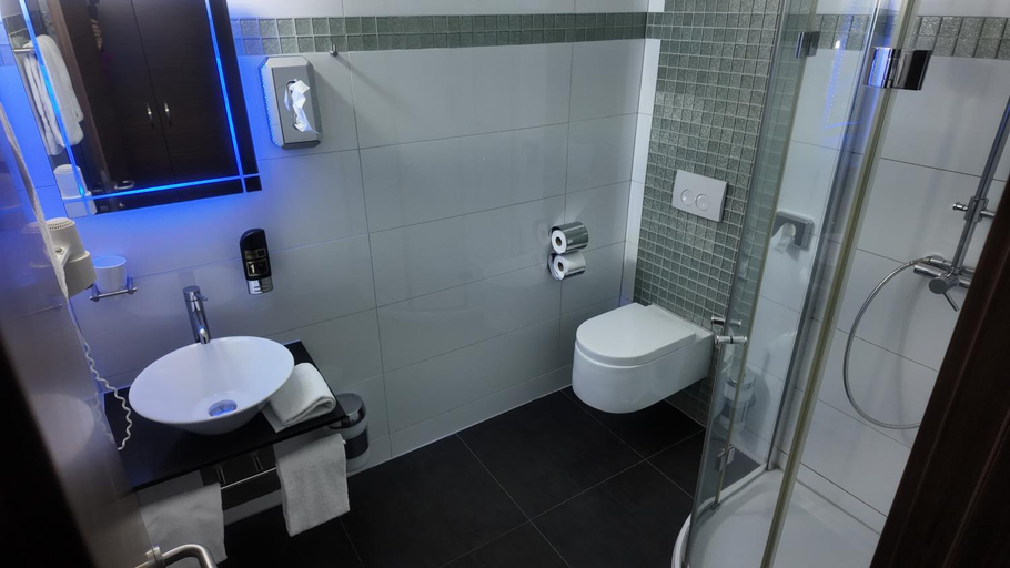 Bathroom 4, Airport Global Hotel, Groß-Gerau