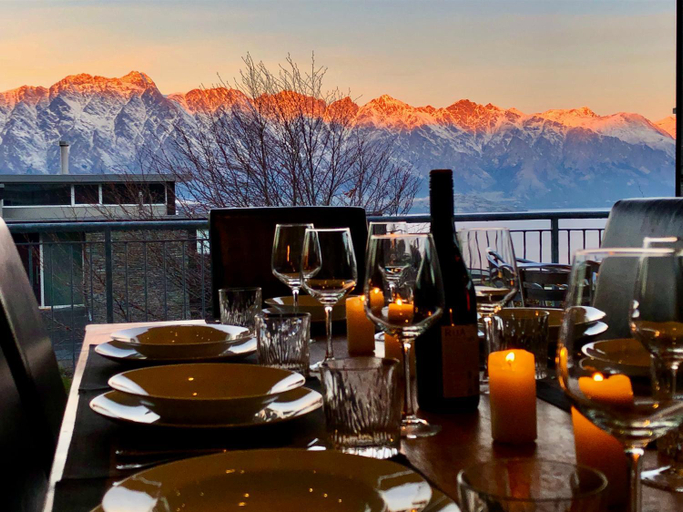 Food & Drinks, Remarkable Escape Breathtaking Views with Hot Tub, Queenstown-Lakes