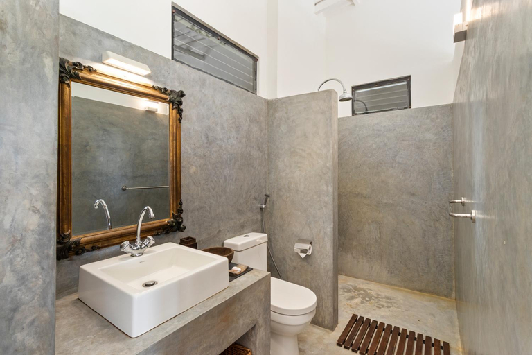 Bathroom 5, Laras Place, Habaraduwa