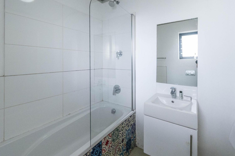 Bathroom 4, Sea and Sun-Table Mountain views Wifi Parking!, City of Cape Town