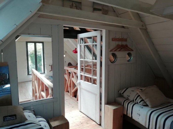 Bedroom 2, Stay near Pointe du Raz  Beach, Finistère