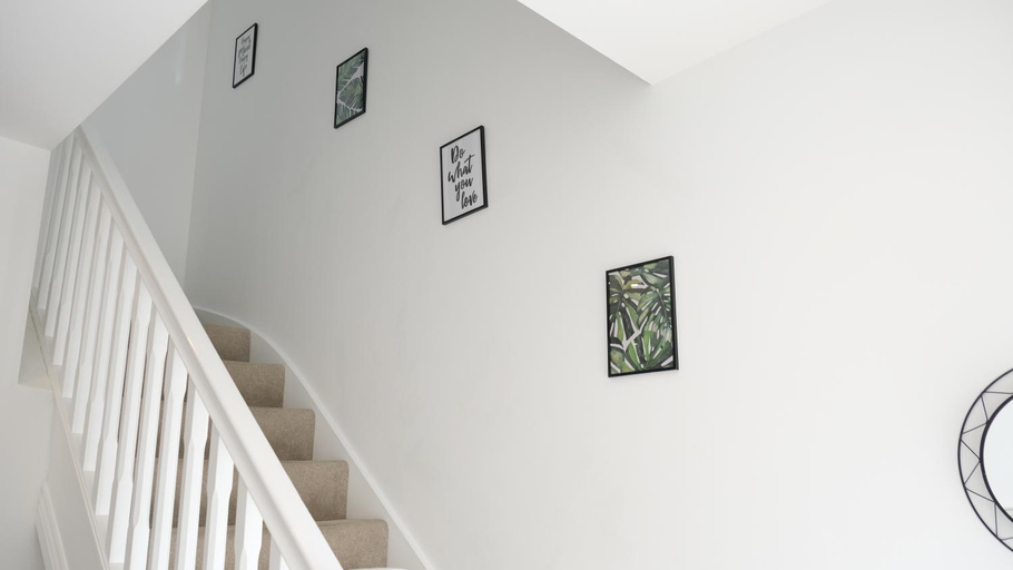 Others 2, City Centre - 4 Bedroom 3 Bathroom House , Milton Keynes