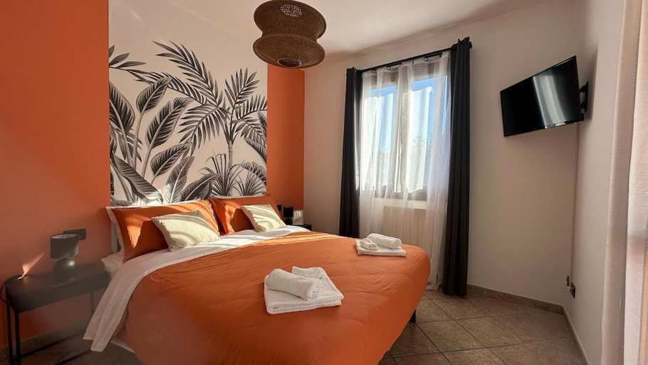 Bedroom 1, idromassaggio 5 stelle 3 bed Barbecue Parking, Imperia
