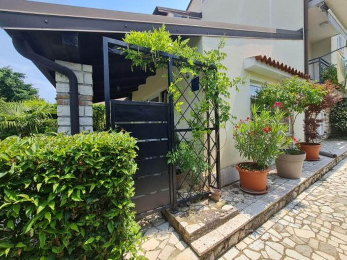 3, Apartment in Porec Near Rock Beach, Poreč
