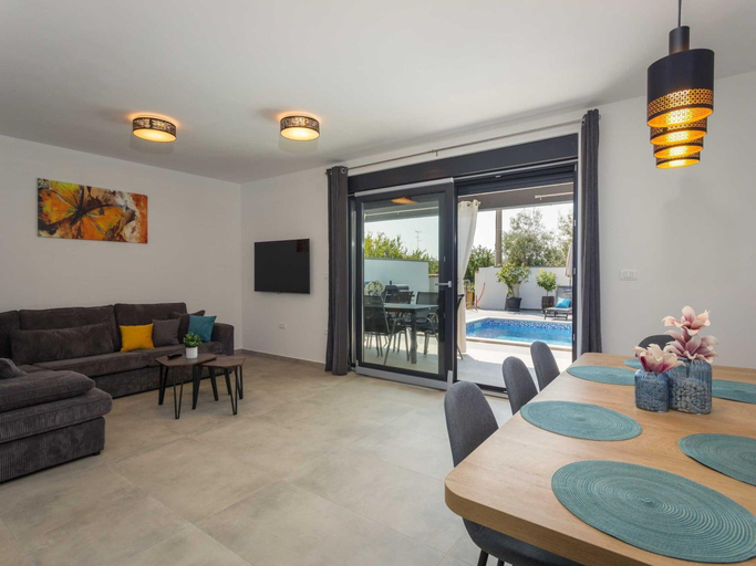 5, Villa with Pool, Jacuzzi, Table Tennis, Vodnjan