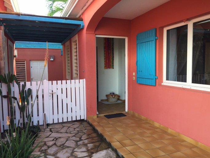 Exterior & Views, Villa Les Saintes 4/5 p a 50m de la plage de l'anse de Mancillier, Saint-François