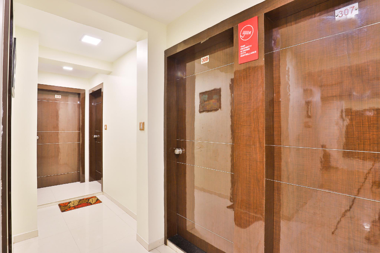 Public Area, Hotel O Red AppIe Sabarmati Narendra Modi Stadium, Ahmadabad