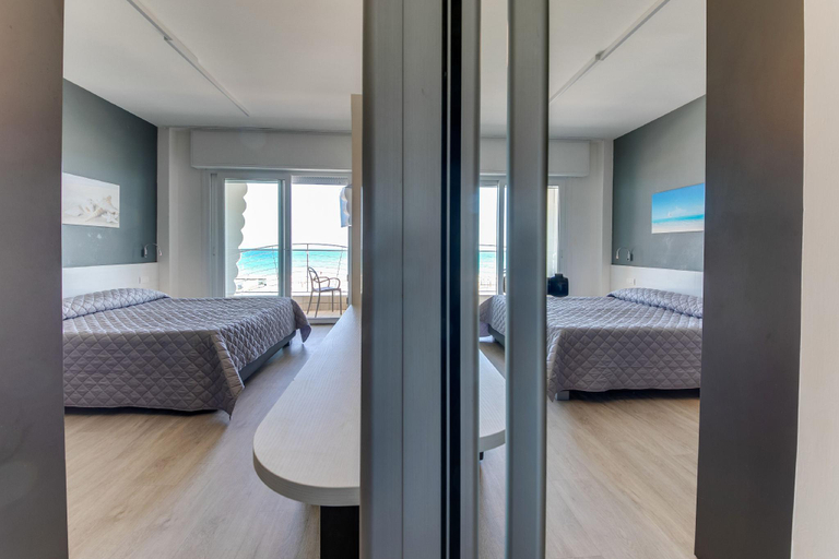 Bedroom 3, MARITTIMO Riccione - Hotel Clipper FRONTE MARE, Rimini