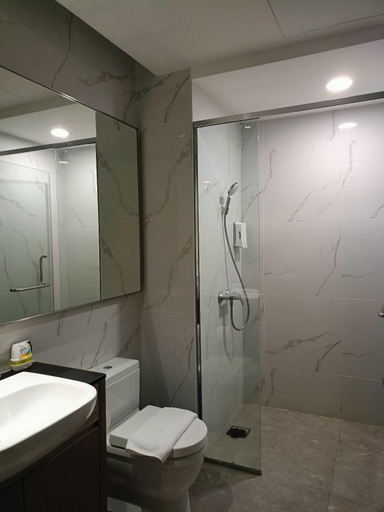 Bathroom, Agile MB Service Suite at TRX Kuala Lumpur, Kuala Lumpur