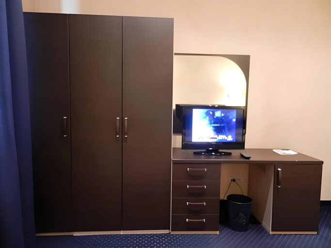 Others 5, Residence H5, Piacenza