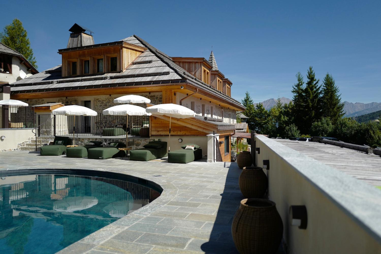Exterior & Views