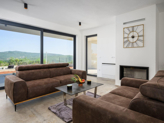 2, Luxurious villa with pool in Sveti Bartul, Raša