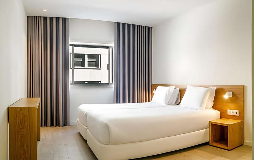 Bedroom 2, Spot Family Suites, Porto