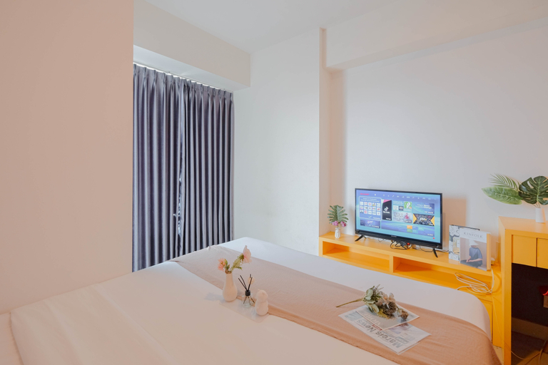 Bedroom 4, Minimalist Studio Room Grand Kamala Lagoon Apartment By Travelio, Bekasi