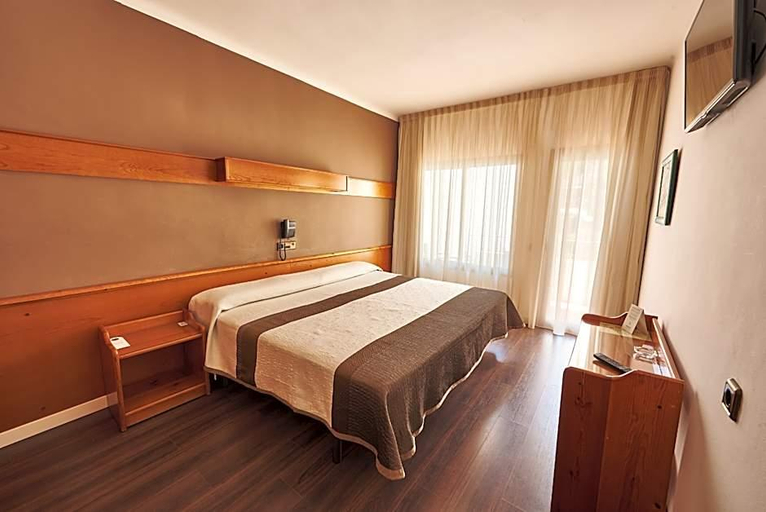 Bedroom 3, Hotel Checkin Flamingo, Girona