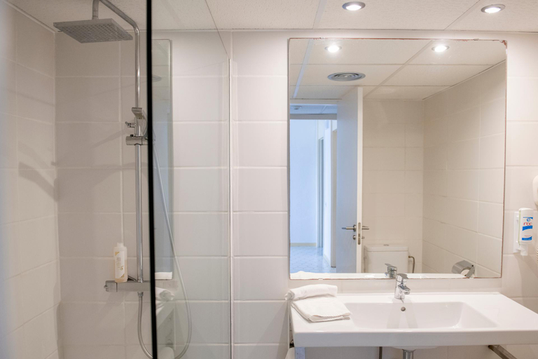 Bathroom 5, Roc Portonova Apartments, Baleares