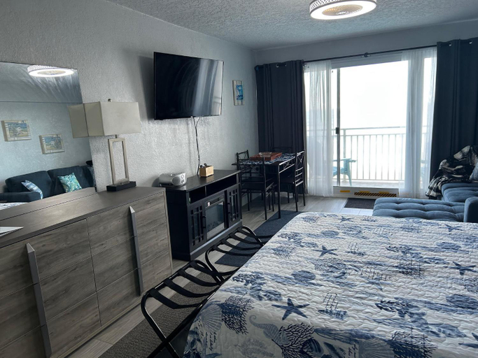 Bedroom 3, Daytona Inn Beach Resort, Volusia