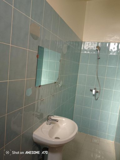 Bathroom 2, Chambre d'hote les vacanciers, Mbour