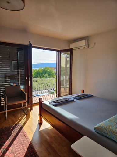 Others 5, IGOR ROOMS