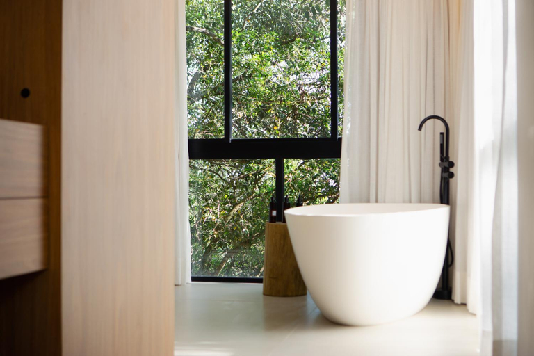 Bathroom 2, Naatooh Guest Houses, Florianopolis