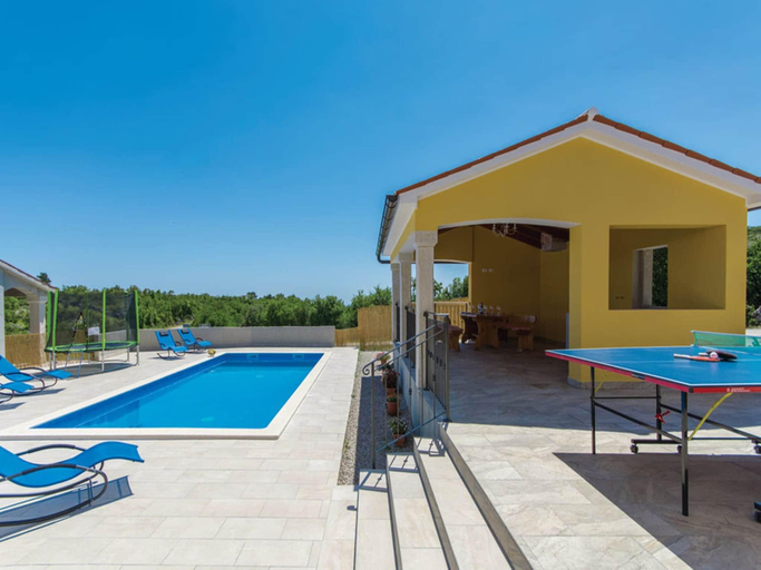 4, Villa in Skitaca with Pool and Sea Views, Raša