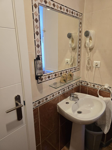 Bathroom 3, Hostal Los Montes, Granada