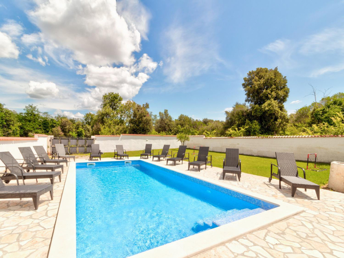 Sport & Beauty 2, Holiday Home in Banjole near the Beach, Medulin