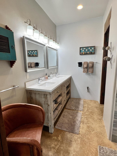 Bathroom 2, The Grand Hacienda Inn with Breakfast, Rio Arriba