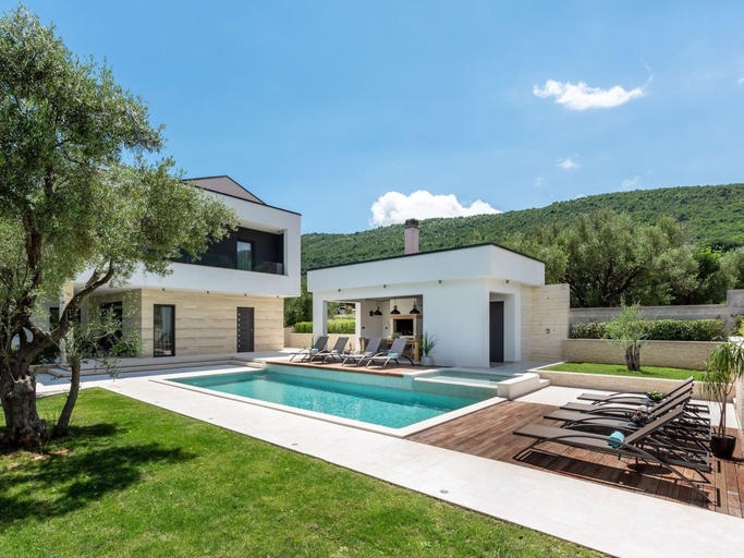 1, Luxurious villa in Drenje, Raša