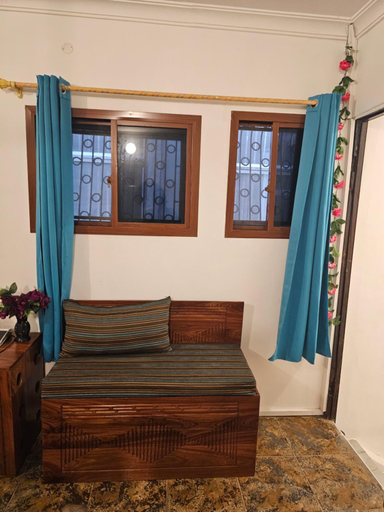 Bedroom 2, Jacob's Inn, Mjini