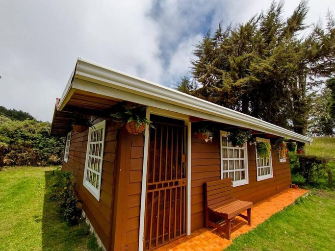 4, Cabana Emperador – The place for QUETZALS lovers!, Dota